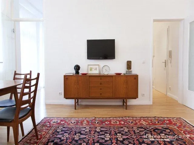 Moderne 2-Zimmer-Altbauwohnung in Berlin Mitte, möbliert - Photo 1