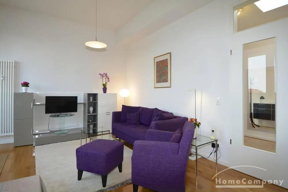 Wunderschöne, helle 3-Zimmer-Dachgeschoss-Wohnung in Berlin Charlottenburg, möbliert - Photo 1