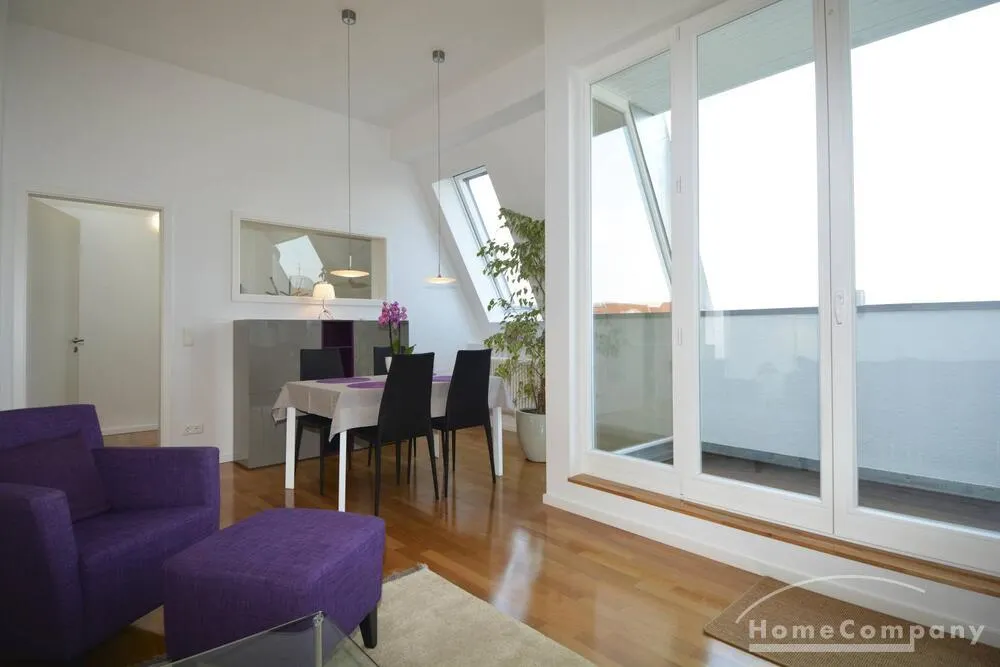 Wunderschöne, helle 3-Zimmer-Dachgeschoss-Wohnung in Berlin Charlottenburg, möbliert - Photo 3
