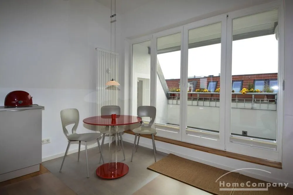 Wunderschöne, helle 3-Zimmer-Dachgeschoss-Wohnung in Berlin Charlottenburg, möbliert - Photo 4