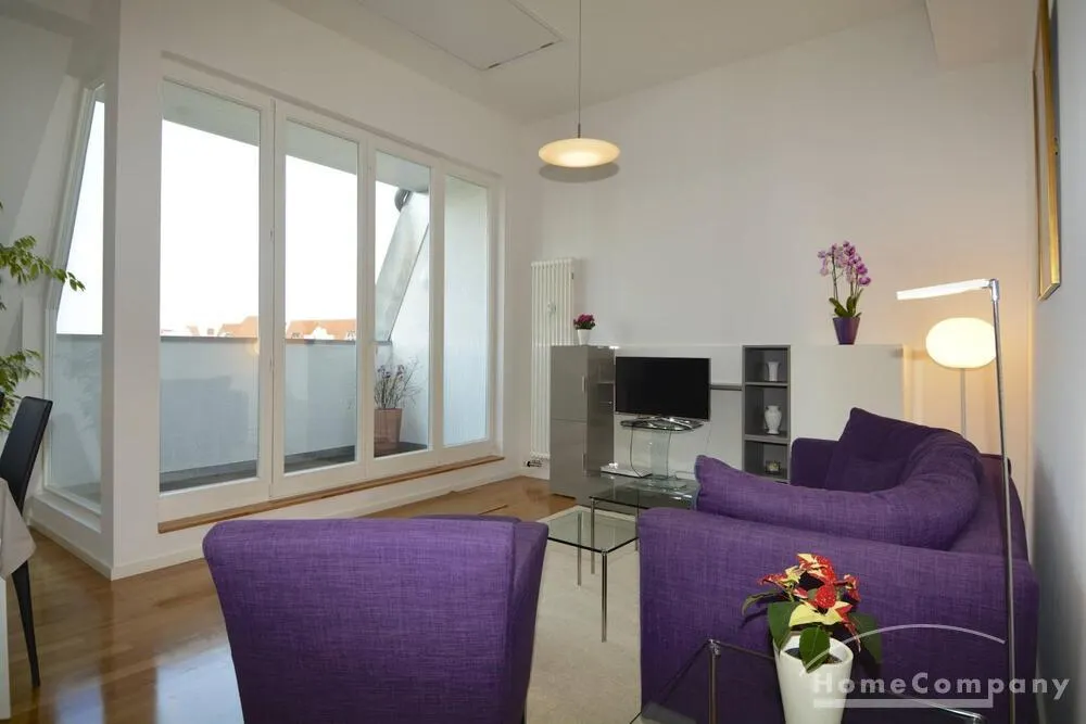 Wunderschöne, helle 3-Zimmer-Dachgeschoss-Wohnung in Berlin Charlottenburg, möbliert - Photo 2
