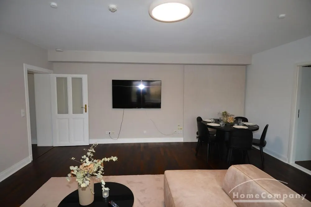 Sehr schöne Wohnung in einmaliger Villa in Westend - Photo 1
