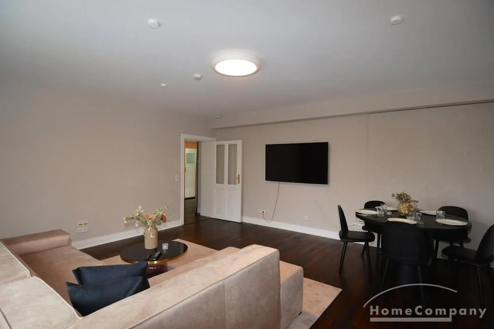 Sehr schöne Wohnung in einmaliger Villa in Westend - Photo 3