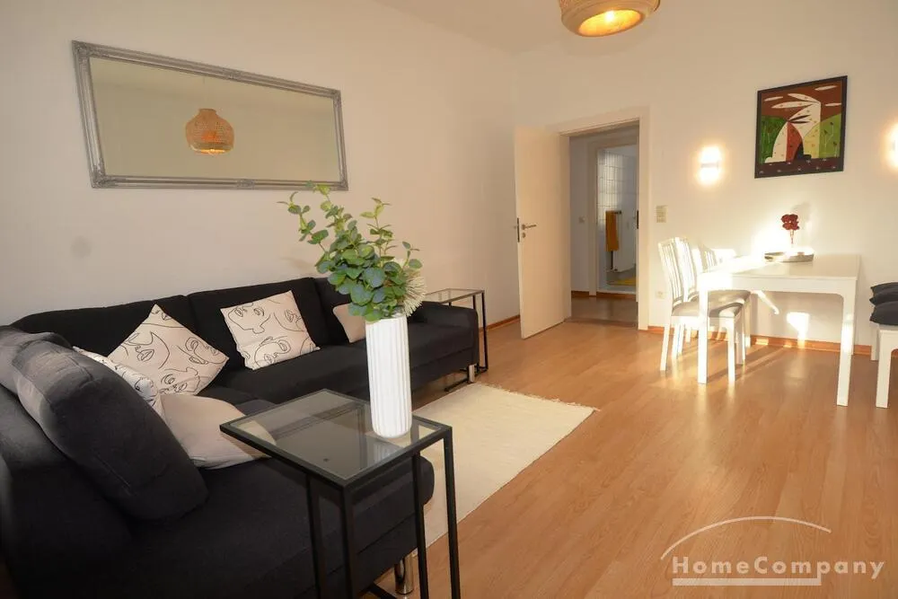 Helle und freundliche 2-Zimmer-Wohnung in Zehlendorf, möbliert - Photo 2
