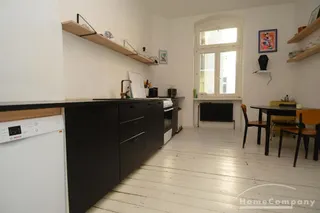 Lichtdurchflutete Altbauwohnung in Kreuzberg, möbliert