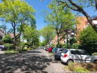 Parkplätze an der Straße
