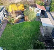 Blick vom Balkon auf den Garten