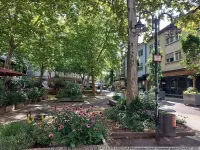Platz vor dem Haus