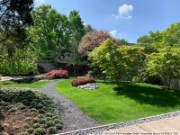Blick von der Terrasse in den Garten