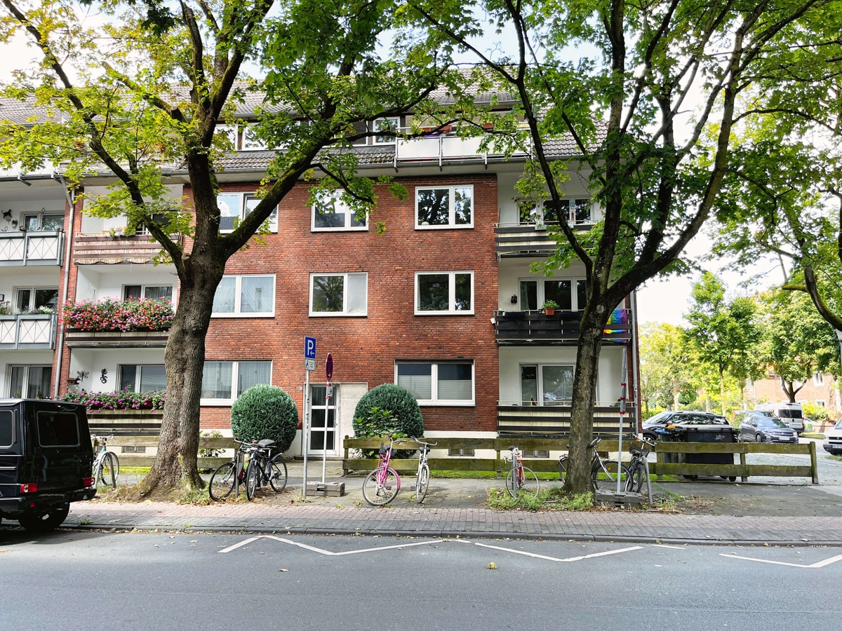 Die Vorderansicht des Wohnhauses