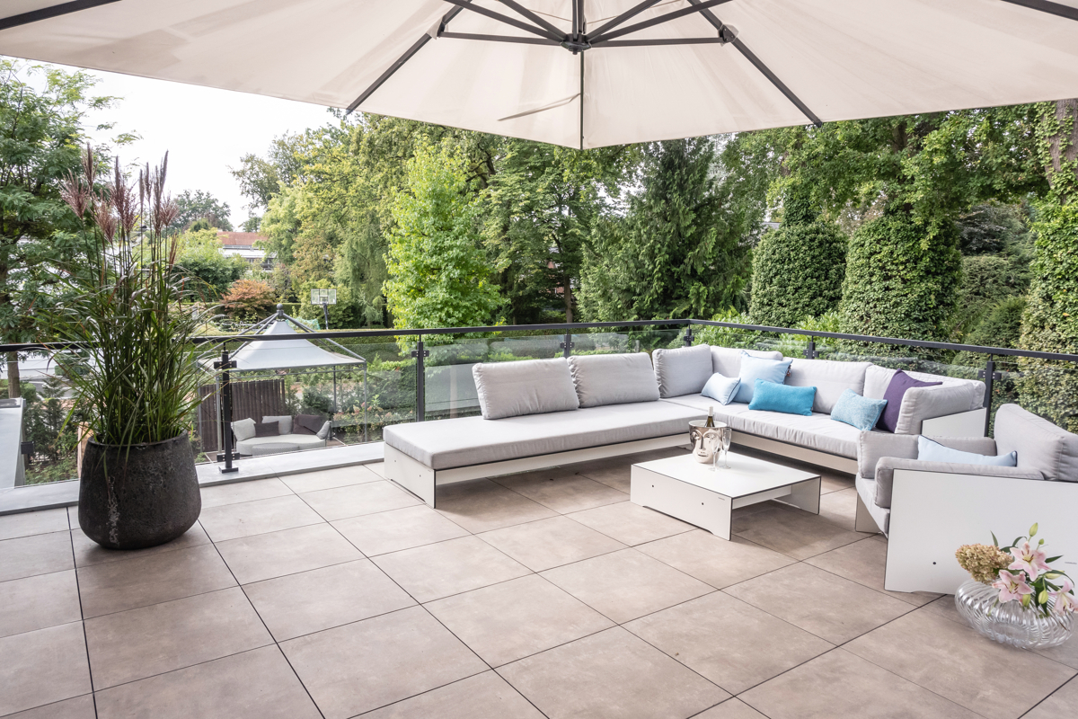 Eine von zwei Dachterrassen