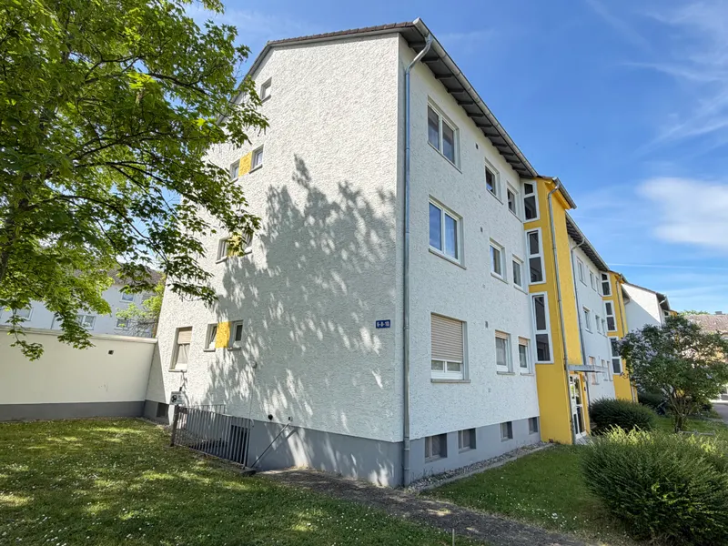 Herrliche 2-Zimmer-Wohnung mit Balkon im Hochparterre. Schöner Ausblick inklusive.