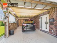 Carport und Hauseingang