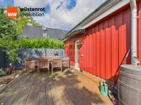 Terrasse hinter dem Haus