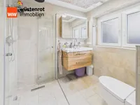 EG Hauptbadezimmer mit HWB,WC und bodentiefer Dusche