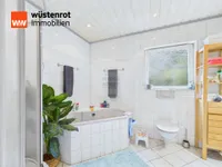 EG Bad 1_1 mit Dusche, Wanne, WC und 2x HWB