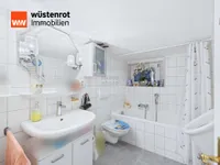 UG KG Bad mit WC, Urinal, HWB und Badewanne