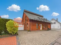 Titelbild Außen Vorderansicht von links 