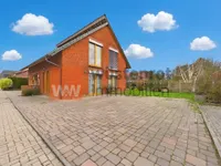 Außen Vorderansicht von rechts 