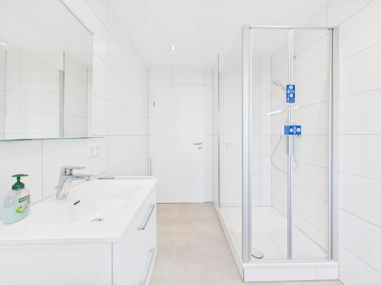 Erstbezug nach Renovierung! 4-ZKB-Erdgeschosswohnung in ruhiger Lage mit EBK, Einzelgarage & Garten! - Foto 5