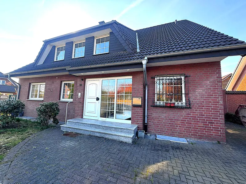 Tolle Wohnung mit Balkon im Zweifamilienhaus/sofort beziehbar!