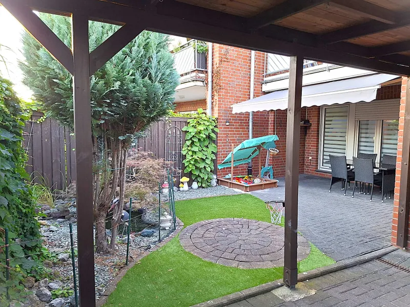 Topmoderne Erdgeschosswohnung mit Garten/Garage und zwei Parkpl&auml;tzen!