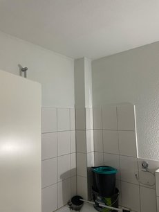 Badezimmer Wohnung 2. OG rechts