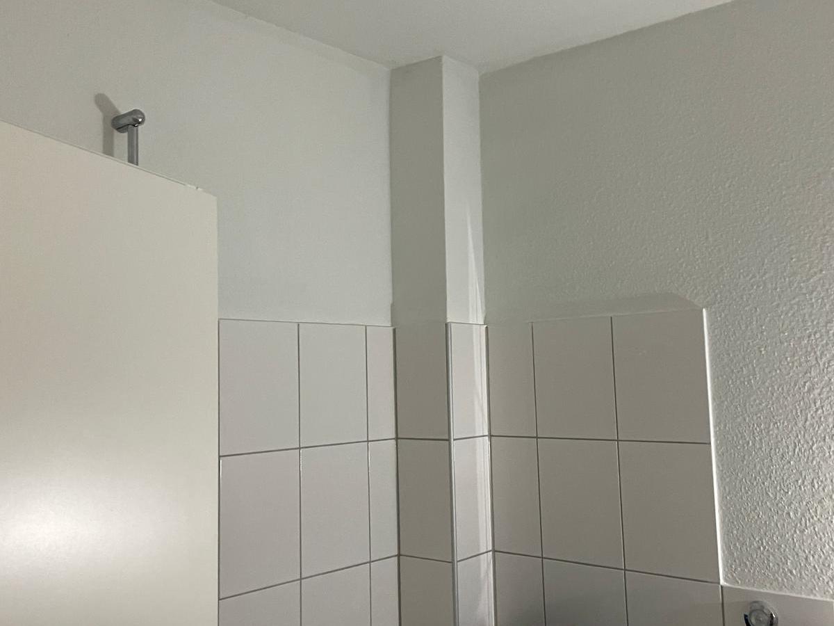 Badezimmer Wohnung 2. OG rechts