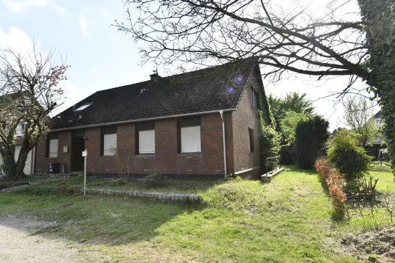 Viel Platz in freistehendem Einfamilienheim mit Garage in Duisburg Baerl