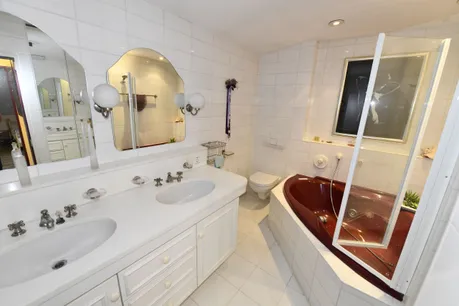 Badezimmer im Dachgeschoss