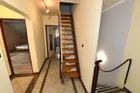 Flur im DG mit Treppe zum Spitzboden