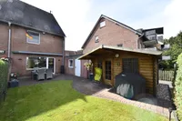Gartenansicht und Rückfront Haus