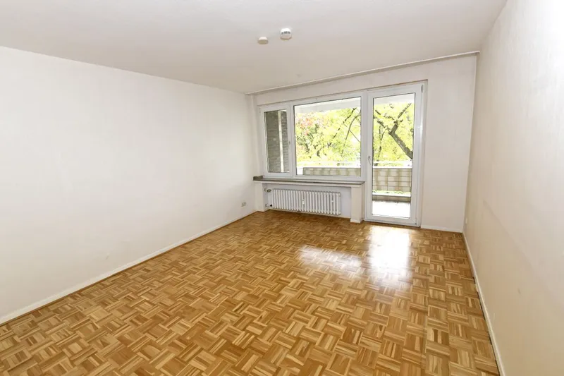 Zimmer 2 mit Austritt auf den Balkon