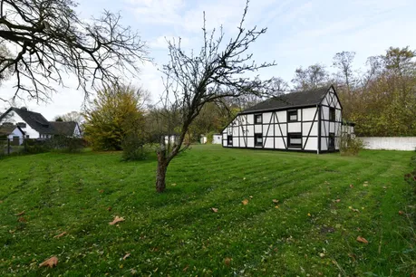 Seiten-/Strassenansicht