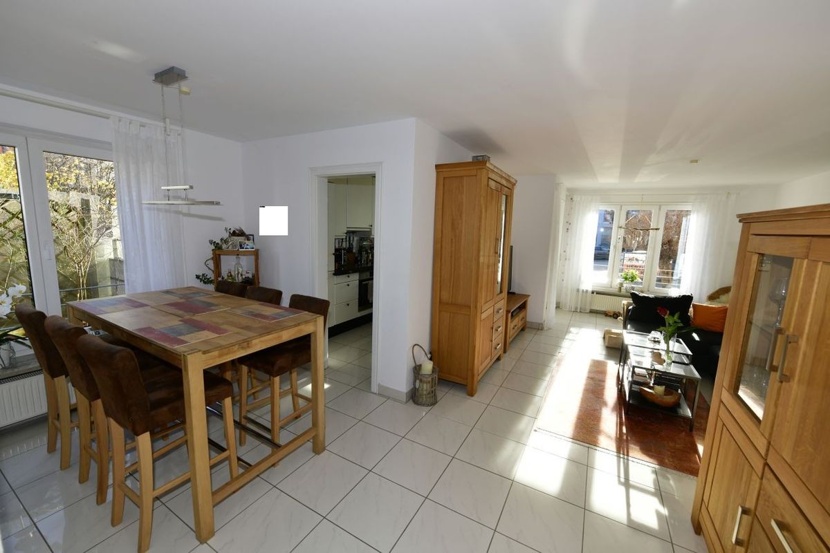 Wohnzimmer mit Essbereich