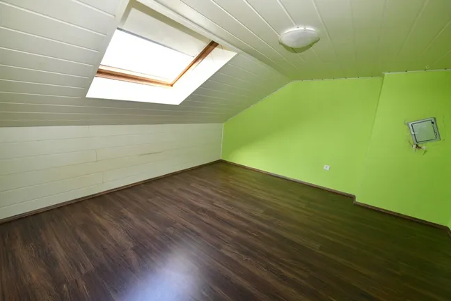 Spitzboden Raum 2