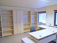 Möblierter Büroraum