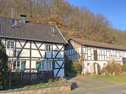 Fachwerkhaus mit Nebengebäude in Eitorf