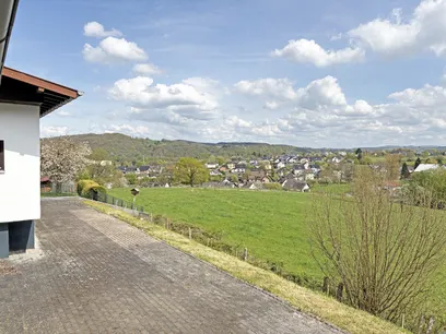 Terrasse hinter dem Haus