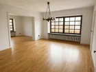 Bsp. Wohnbereich ohne Holzwände/-decken (KI-generiert)