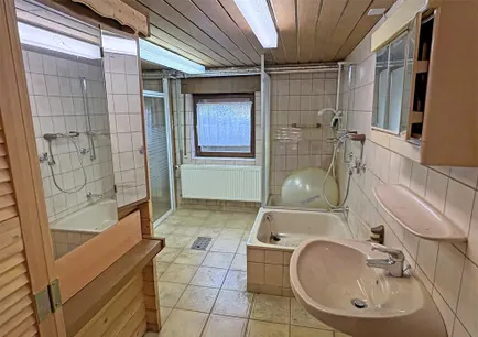UG Sauna, Dusch-Bad
