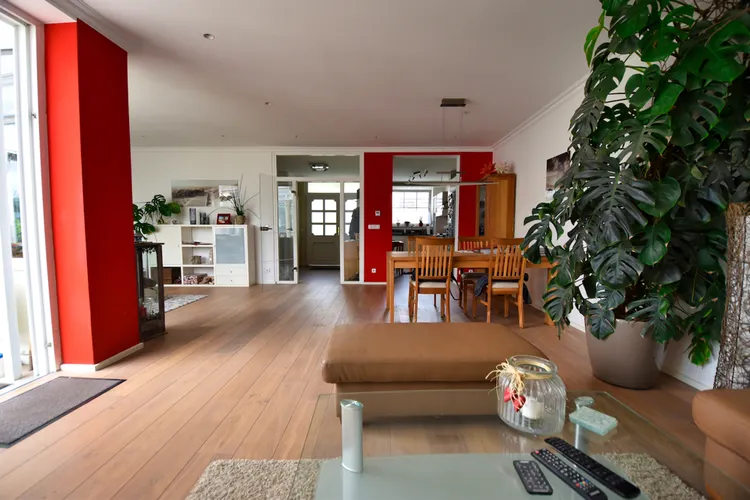 Modernes, sehr gepflegtes EFH mit 2 Bädern, Einbauküche, Wintergarten, Sonnenterrasse und Garten! - Photo 3