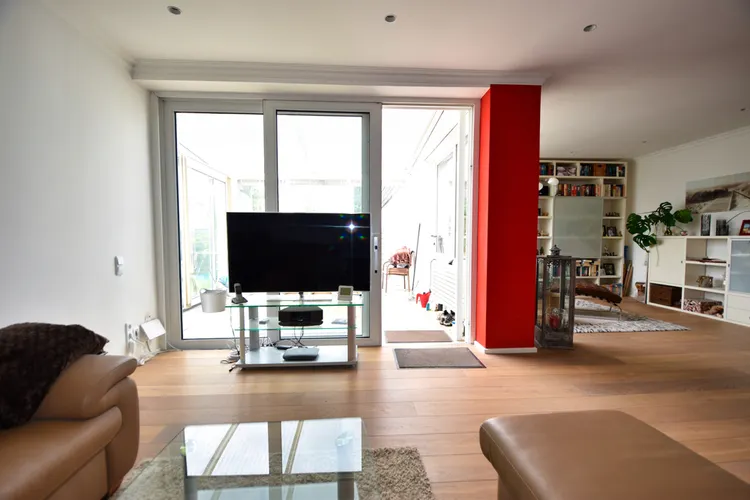 Modernes, sehr gepflegtes EFH mit 2 Bädern, Einbauküche, Wintergarten, Sonnenterrasse und Garten! - Photo 2