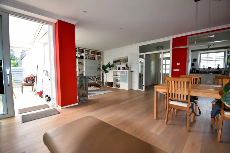 Modernes, sehr gepflegtes EFH mit 2 Bädern, Einbauküche, Wintergarten, Sonnenterrasse und Garten! - Photo 4