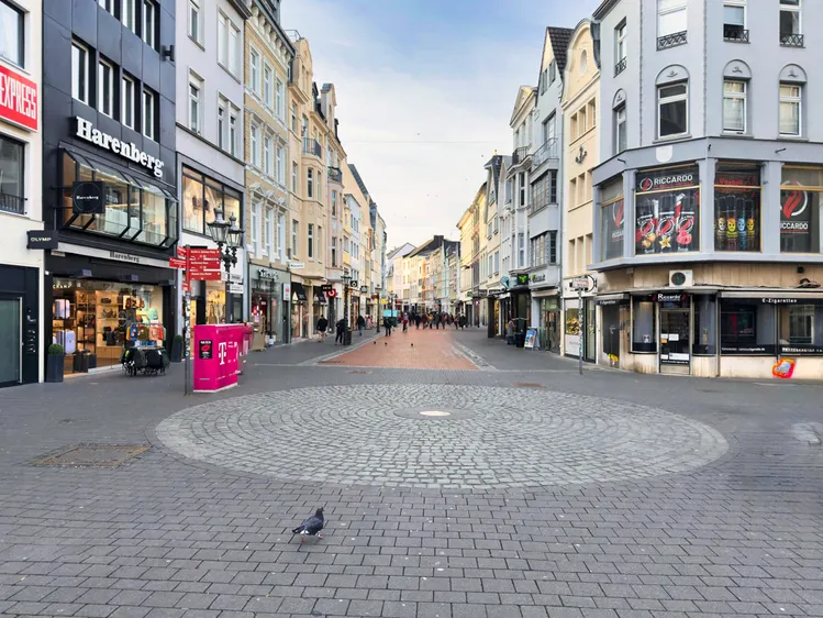 Wohnen, wo Bonn lebt! Neubau-2-Zi-Wohnung im Herzen der Innenstadt...68qm, Balkon, PKW-Stellplatz! - Photo 1