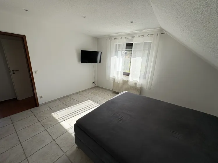 Modernes, sehr gepflegtes EFH mit 2 Bädern, Einbauküche, Sonnenterrasse, Garten in Niederpleis - Foto 4