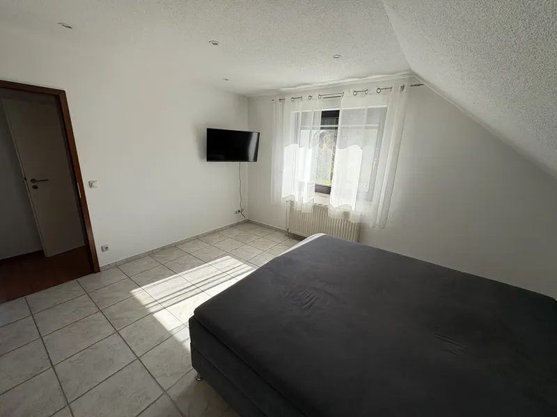 Elternschlafzimmer b