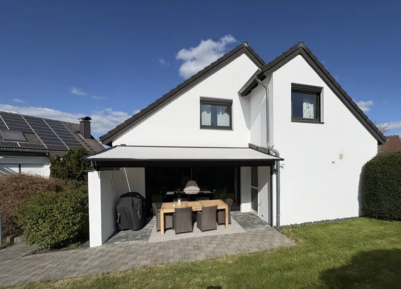 Westseite mit Sonnenterrasse
