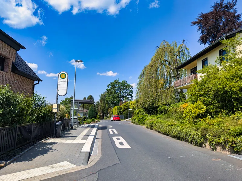 (Schul-) Bushaltestelle 100m entfernt