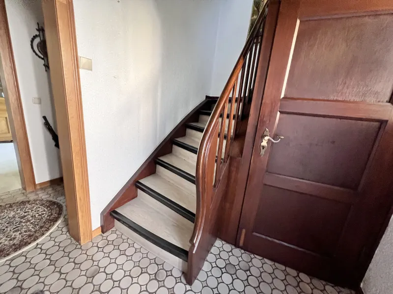 Treppe zum Obergeschoss